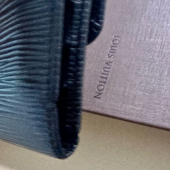 🍁Louis Vuitton vintage wallet epi leather good condition authentic - Picture 12 of 16